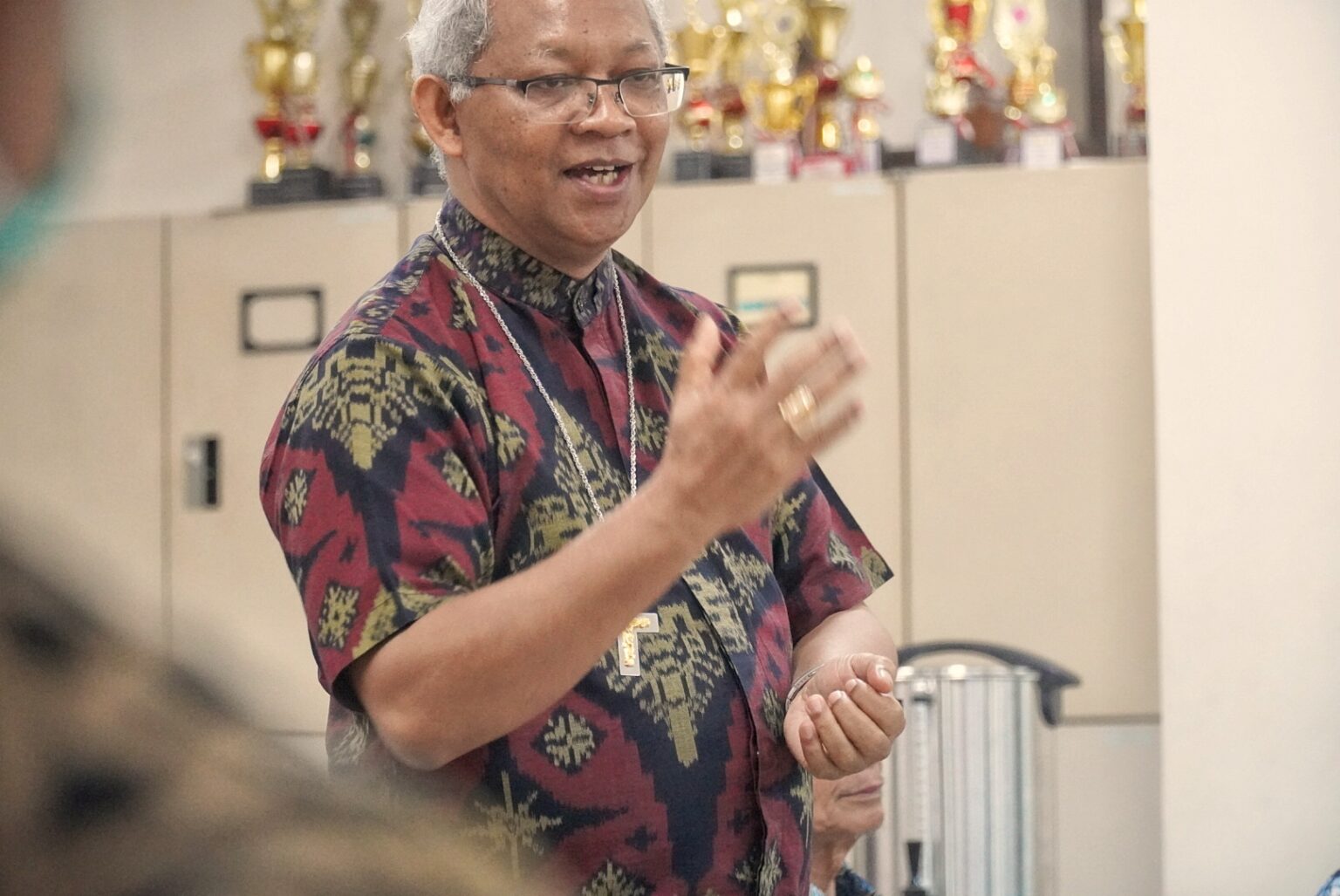Paskalis Monsinyur Paskalis Menerima Kunjungan Perwakilan Vihara Dhanagun Di ...